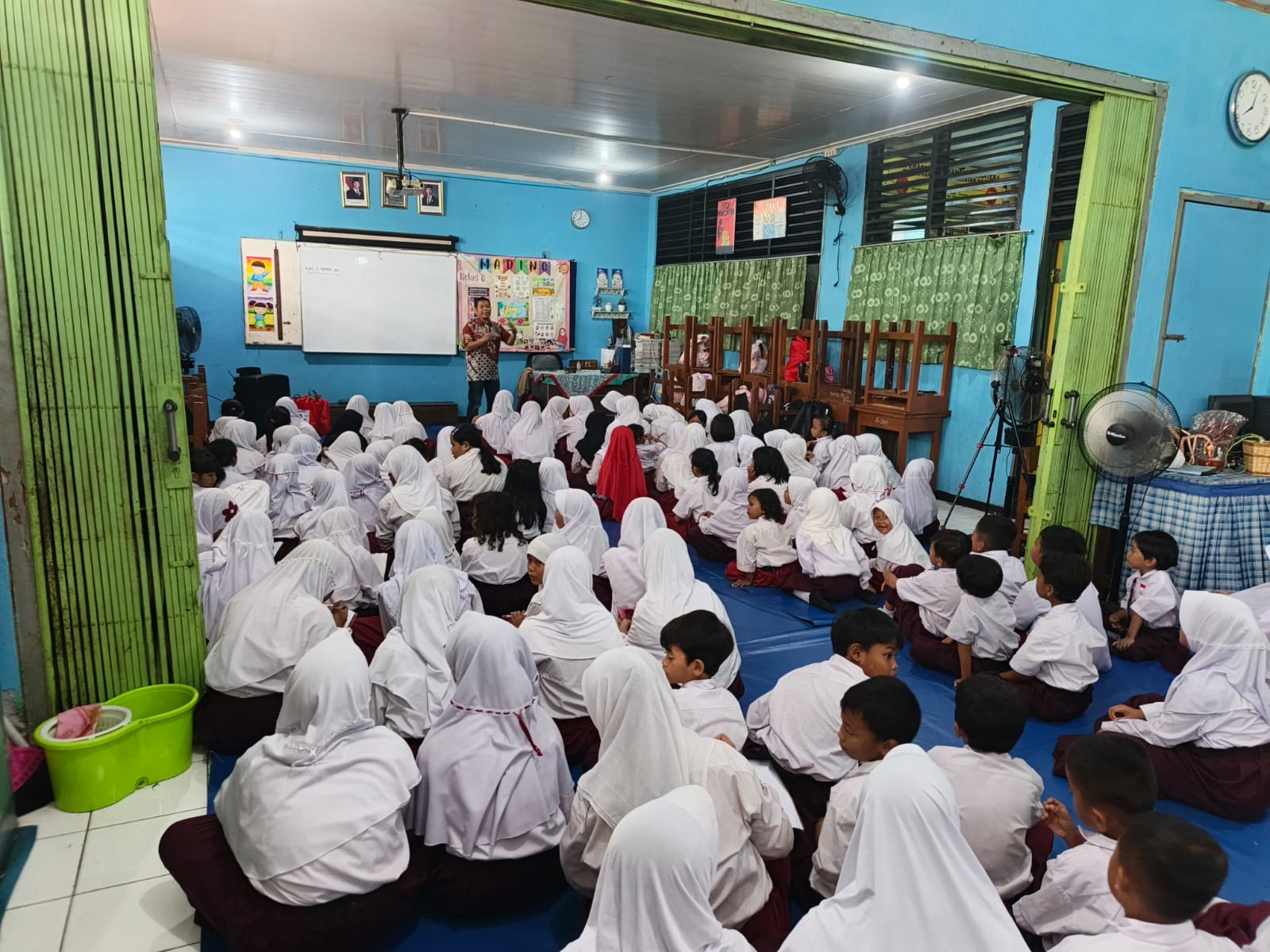 Wisata LiterAsyik Ke SDN Cipinang Besar Selatan 04